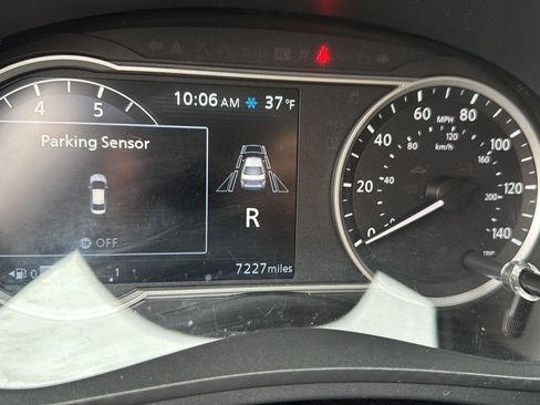 Used 2024 Nissan Versa SV w/ Trunk Package image 18