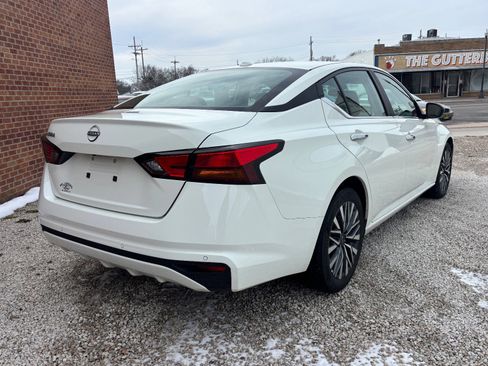 Used 2025 Nissan Altima 2.5 SV image 3