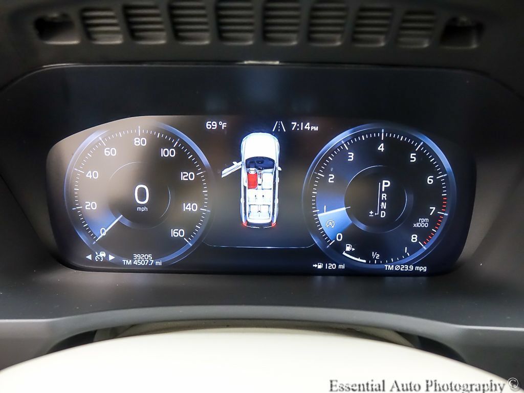 Used 2022 Volvo XC90 T5 Momentum AWD/4WD image 15