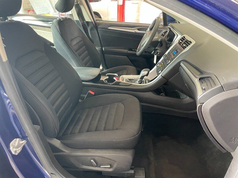 Used 2015 Ford Fusion SE FWD image 17