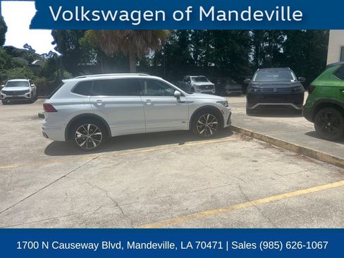 Used 2024 Volkswagen Tiguan SEL R-Line AWD/4WD image 4