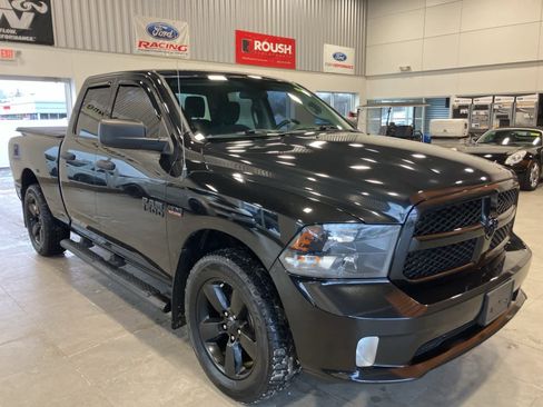 Used 2017 RAM 1500 Express w/ Black Ram 1500 Express Group image 3