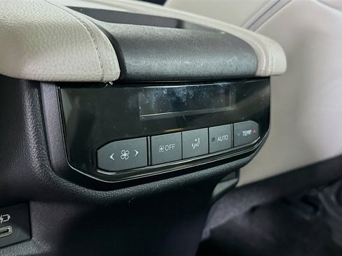 Used 2025 Toyota Grand Highlander FWD image 27