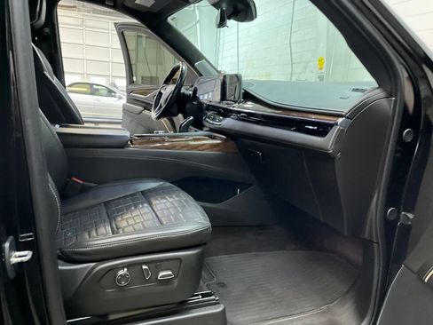 Used 2023 Cadillac Escalade Sport Platinum AWD/4WD image 36