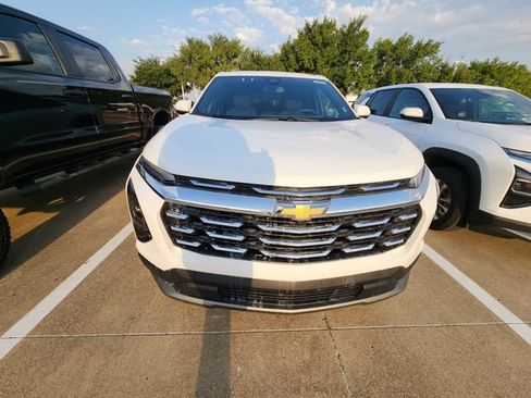 Used 2026 Chevrolet Equinox LT FWD image 2
