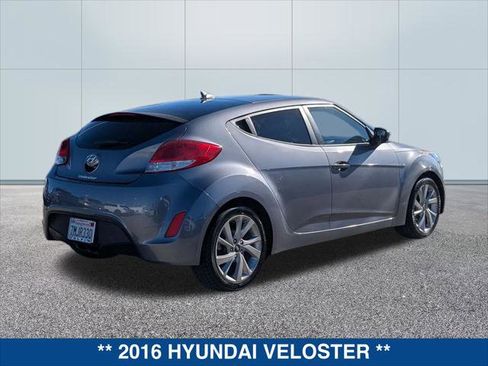 Used 2016 Hyundai Veloster image 5