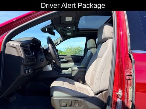 Used 2023 Chevrolet Suburban LT w/ Luxury Package AWD/4WD image 8