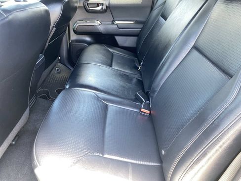 Used 2019 Toyota Tacoma TRD Off-Road AWD/4WD image 14