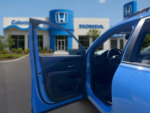 Used 2025 Honda Pilot TrailSport image 14