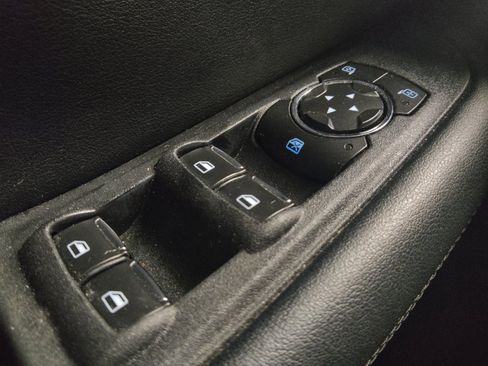 Used 2020 Ford Edge SE FWD image 27