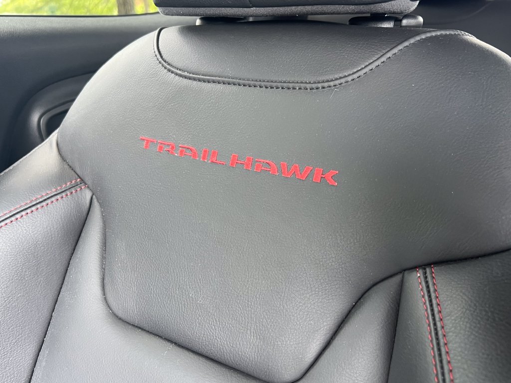 Used 2022 Jeep Renegade Trailhawk AWD/4WD image 12