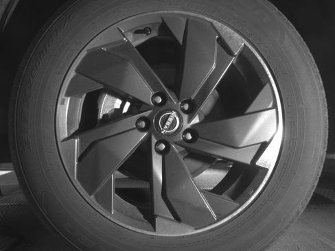 Used 2025 Nissan Rogue SV FWD image 12