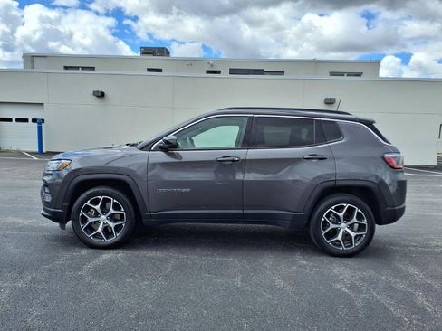 Used 2024 Jeep Compass Limited AWD/4WD image 9