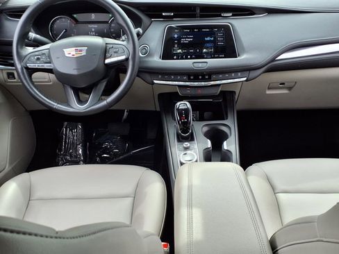 Used 2022 Cadillac XT4 Luxury image 16