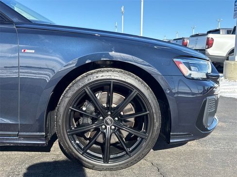 Used 2022 Audi A8 L 3.0T w/ Executive Package image 15