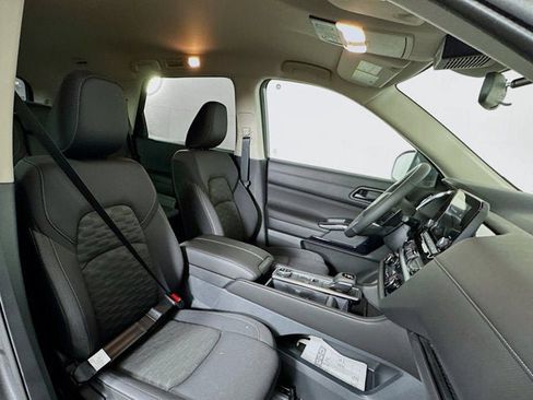 New 2025 Nissan Pathfinder SV image 31