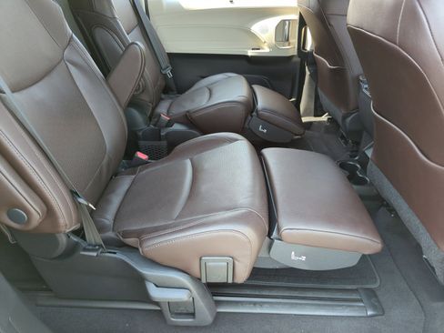 Used 2021 Toyota Sienna Platinum FWD image 20