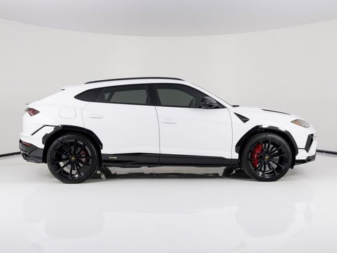 Used 2024 Lamborghini Urus S image 2