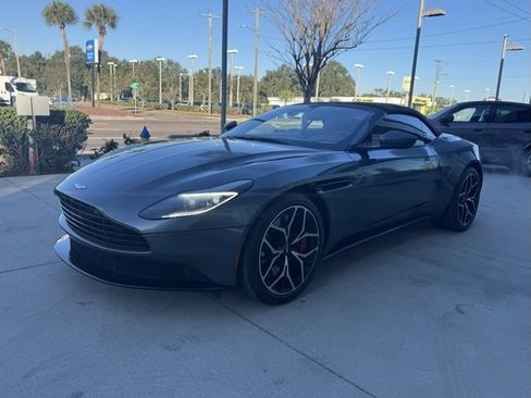 Used 2019 Aston Martin DB11 Volante image 2