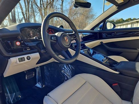 New 2026 Porsche Panamera 4 image 4