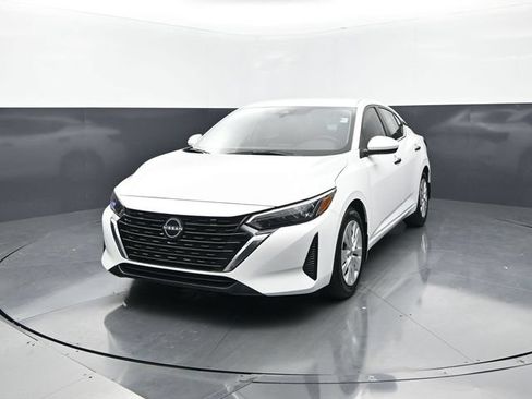 Used 2025 Nissan Sentra S w/ Lighting Package FWD image 4