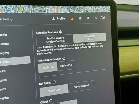 Used 2024 Tesla Model Y Long Range AWD/4WD image 12