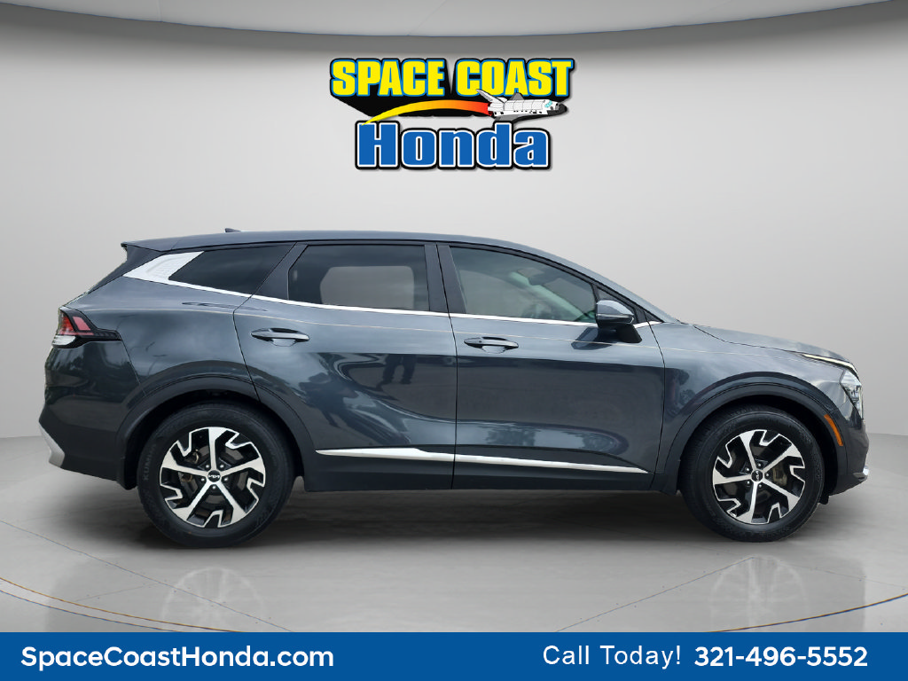 Used 2025 Kia Sportage EX FWD image 2