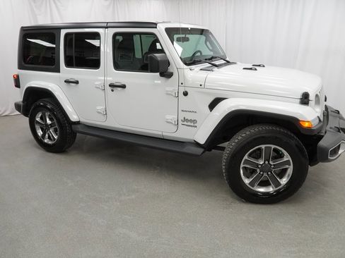 Used 2019 Jeep Wrangler Unlimited Sahara w/ Cold Weather Group image 10