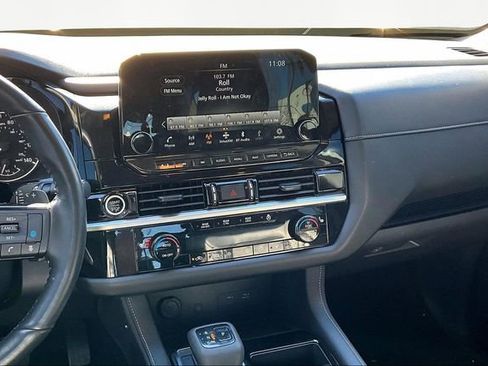 Used 2024 Nissan Pathfinder SL w/ SL Premium Package image 9