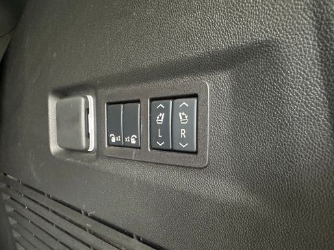 Used 2025 GMC Yukon Denali w/ Denali Reserve Package image 41