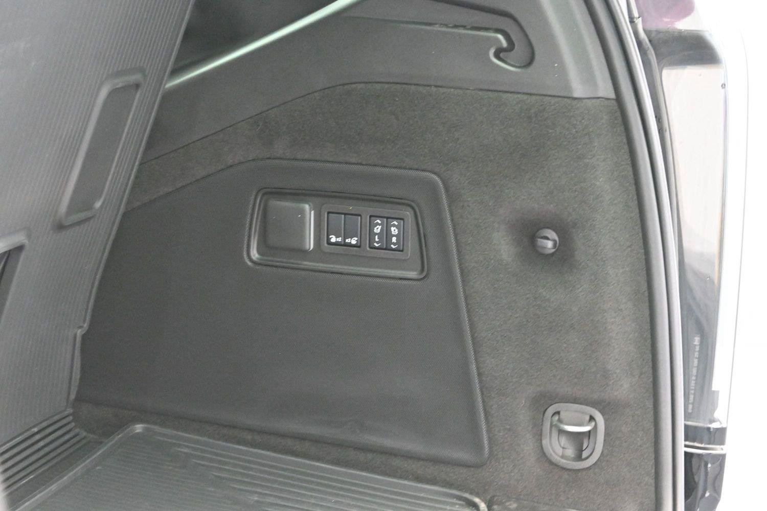 Used 2025 Cadillac Escalade V w/ LPO, ONYX Package AWD/4WD image 10