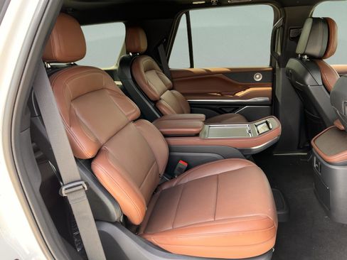 Used 2026 Lincoln Navigator Reserve image 26