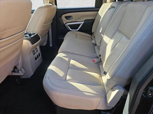 Used 2019 Nissan Titan SL image 7