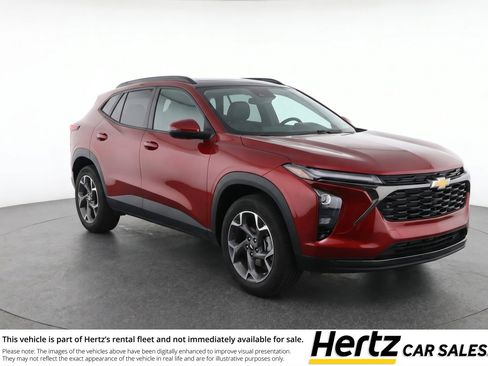 Used 2025 Chevrolet Trax LT FWD image 1