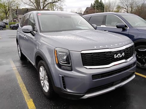 Used 2022 Kia Telluride LX image 3