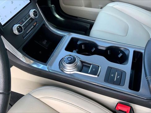 Used 2021 Ford Edge Titanium FWD image 17