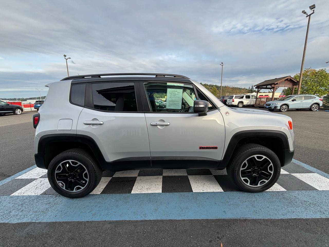 Used 2016 Jeep Renegade Trailhawk w/ Premium Trailhawk Package AWD/4WD image 6