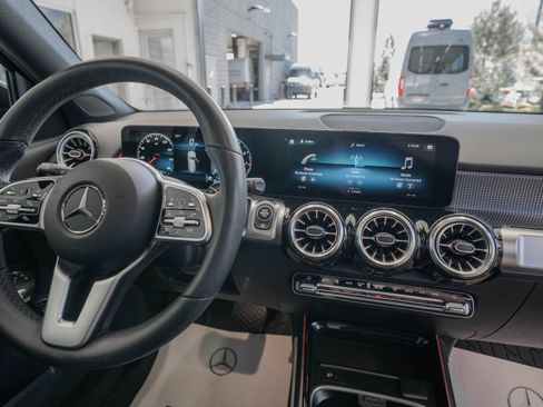 Used 2023 Mercedes-Benz GLB 250 4MATIC image 19