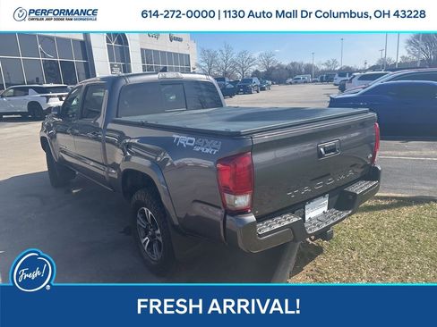 Used 2017 Toyota Tacoma TRD Sport image 6