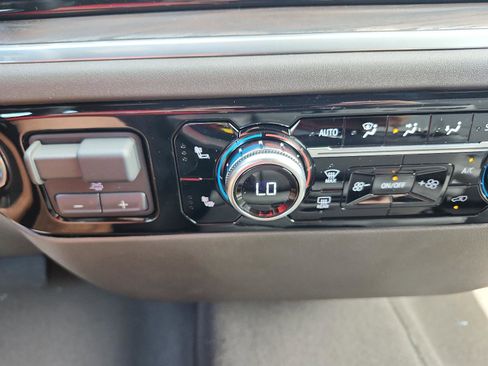 New 2026 GMC Sierra 1500 SLT image 17