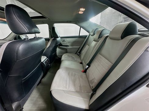 Used 2015 Toyota Camry image 24