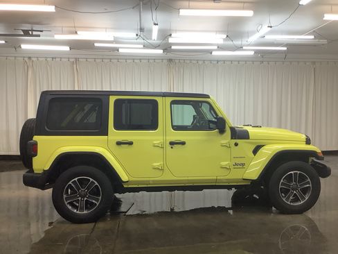 Used 2023 Jeep Wrangler Unlimited Sahara AWD/4WD image 4
