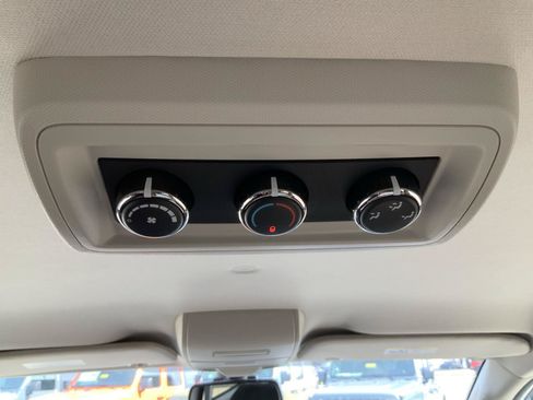 Used 2019 Dodge Grand Caravan SE w/ UConnect Hands-Free Group FWD image 40