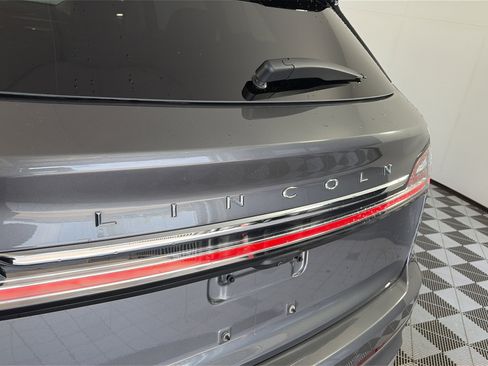 Used 2022 Lincoln Nautilus Reserve AWD/4WD image 16