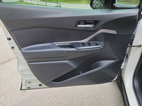 Used 2021 Toyota C-HR LE image 11