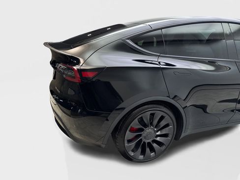 Used 2024 Tesla Model Y Performance AWD/4WD image 16