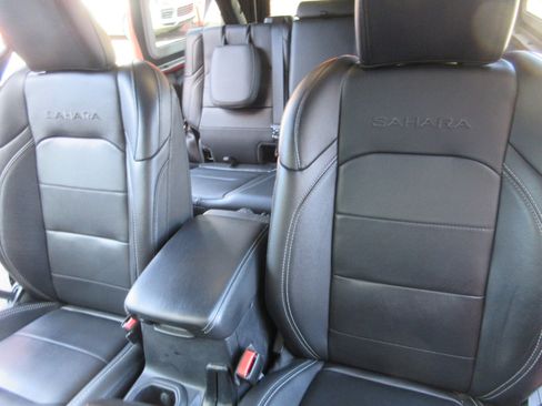 Used 2021 Jeep Wrangler Unlimited Sahara w/ Cold Weather Group image 14