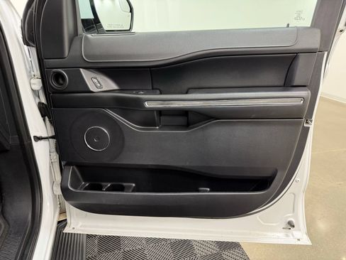 Used 2019 Ford Expedition XLT w/ Equipment Group 201A AWD/4WD image 32