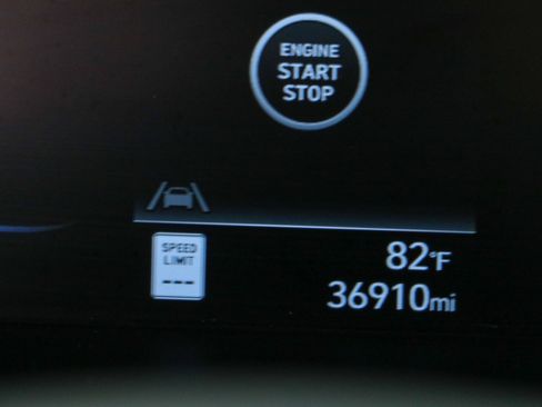 Used 2025 Hyundai Elantra Sport FWD image 16