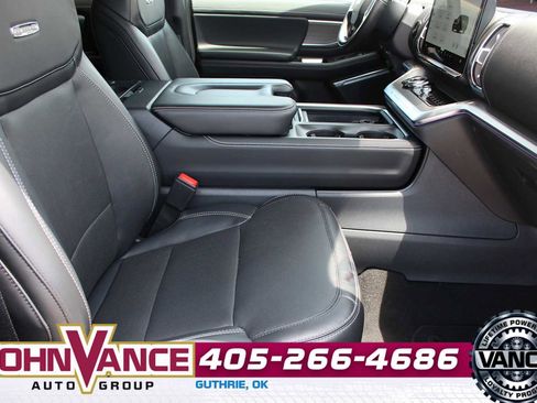 Used 2025 Ford Expedition Platinum AWD/4WD image 18